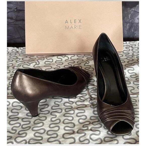 Alex Marie Graphite Cocoa Pump - Picture 1 of 4